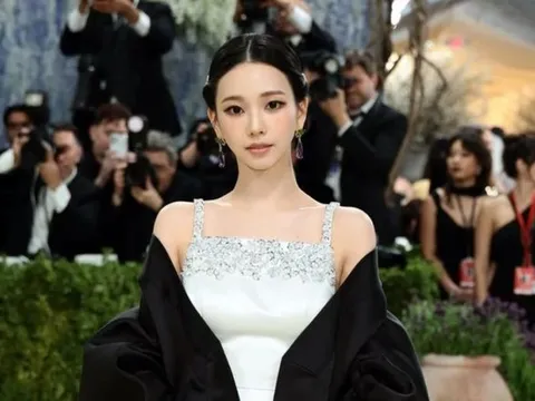 Karina (aespa) nửa kín nửa hở khi lần đầu xuất hiện ở Met Gala