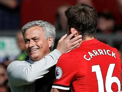 Carrick viết lịch sử, Mourinho 'nói trước tương lai'