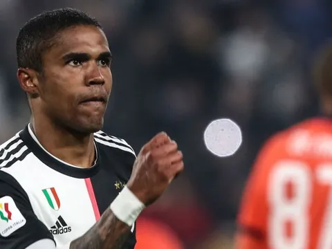 OnlyFans và cú rẽ gây sốc của Douglas Costa
