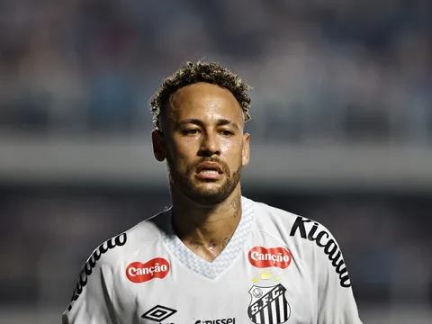 Neymar bị cáo buộc hành hung con trai Robinho