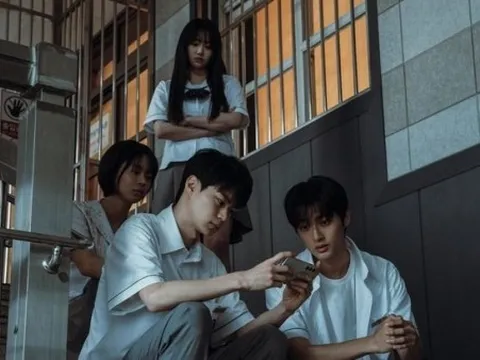 Phim kinh dị học đường Hàn Quốc gây sốt trên Netflix