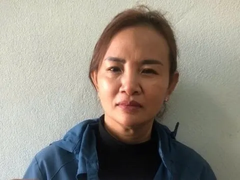 Người phụ nữ chiếm đoạt tài sản bằng chiêu trò "xem chỉ tay, bói toán"