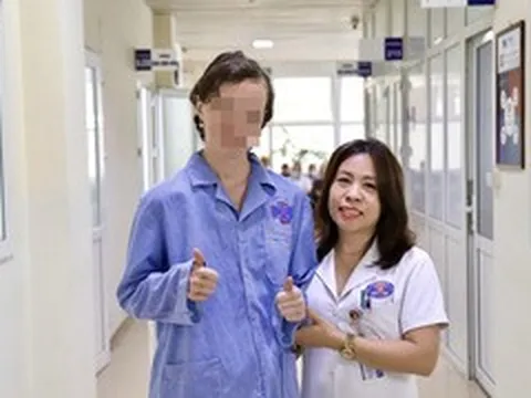 Bác sĩ Việt cứu nữ bệnh nhân Nga khỏi nguy cơ liệt vì khối u não khổng lồ
