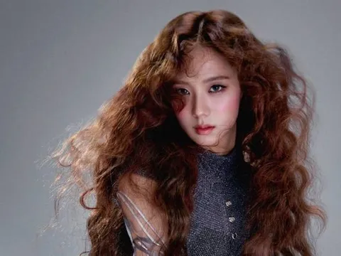 Jisoo (BLACKPINK) vướng ồn ào liên quan đến trang phục