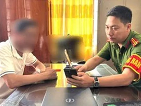 Chuyển khoản 30.000 đồng cho shipper, người đàn ông liền nhận thông báo: "Tài khoản ngân hàng sẽ tự động trừ 3,5 triệu đồng/tháng"