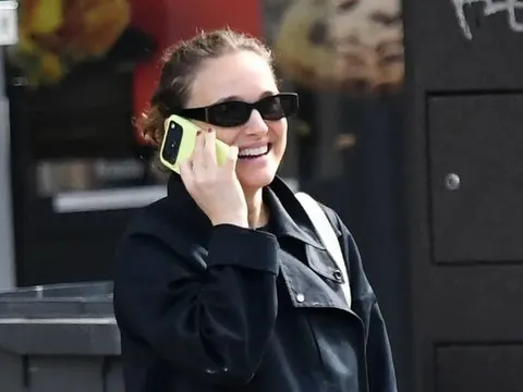 Nữ diễn viên Natalie Portman chia sẻ loạt ảnh đời thường giữa lúc mang thai con thứ ba