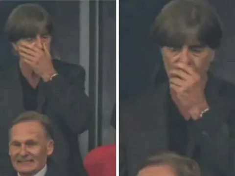 HLV Joachim Low bật khóc