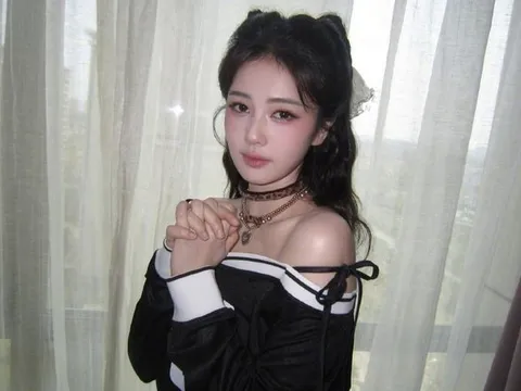 Bạch Lộc khoe visual 'hack tuổi', một chi tiết trên khuôn mặt gây chú ý