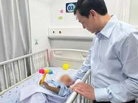 Hoàn cảnh éo le của bé trai 2 tuổi ở TP.HCM bị mẹ và cha dượng bạo hành