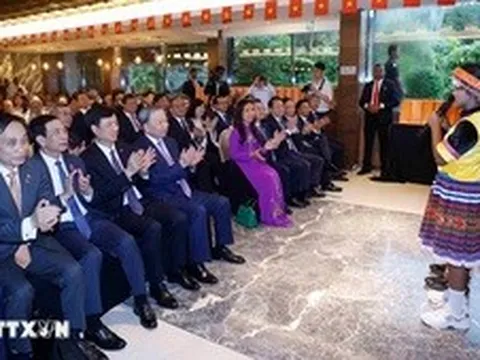 Tổng Bí thư, Chủ tịch nước Tô Lâm gặp gỡ cán bộ các cơ quan đại diện và cộng đồng người Việt Nam tại Sri Lanka