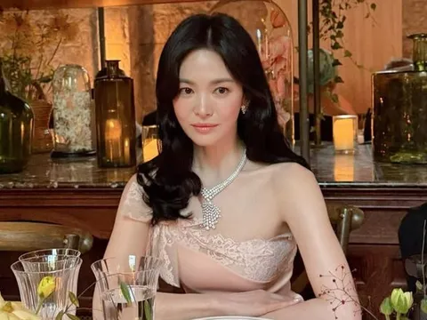 Song Hye Kyo chúc phúc tới hai người đặc biệt