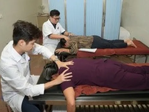 Tổ chức khám bệnh miễn phí cho người có công ở xã Yên Bài, Hà Nội