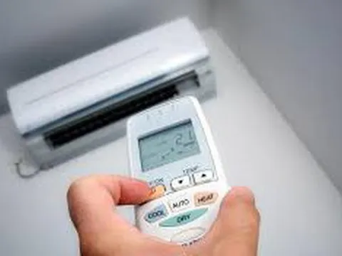 Nút “On” và “Auto” trên điều khiển điều hòa sử dụng thế nào để tiết kiệm tiền điện