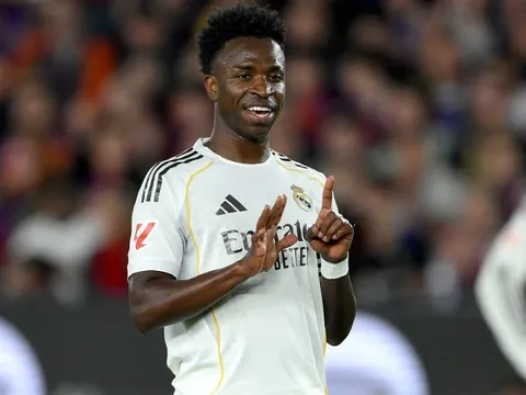 Vinicius đếm cúp chế nhạo Barcelona