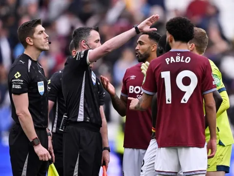 West Ham nổi giận vì bàn thua trước Arsenal