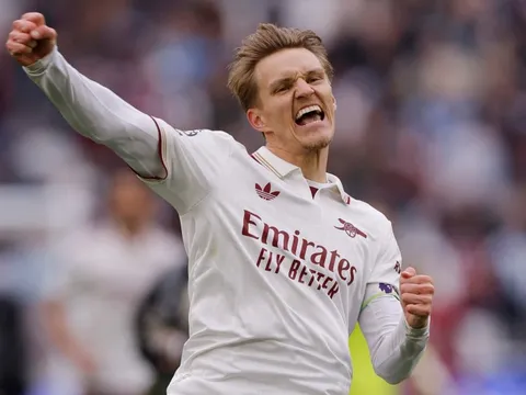 Tranh cãi về cuộc đua vô địch Premier League