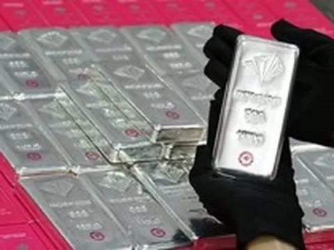 Tối 11-5, giá bạc tăng sốc, bỏ xa vàng