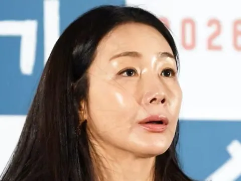 'Nữ hoàng nước mắt' Choi Ji Woo đau buồn khi bố qua đời