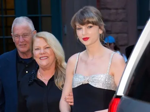Taylor Swift xuất hiện đầy sang trọng trong tiệc tối cùng gia đình