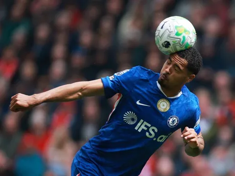 Arsenal có thể mất bộn tiền cho Chelsea