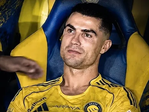Phản ứng của Ronaldo khi đồng đội sai lầm ở phút 90+8