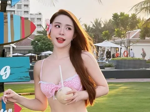 Quỳnh Nga diện áo tắm 2 mảnh cuốn hút, Việt Anh công khai bày tỏ