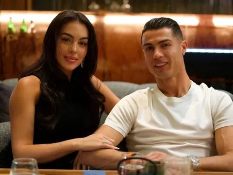 Vẻ gợi cảm của bạn gái Ronaldo