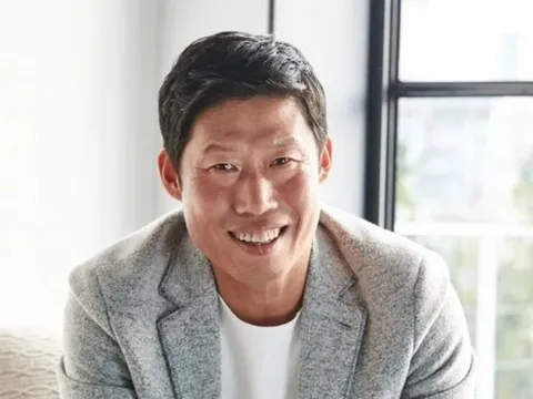 'Ông hoàng phòng vé' Yoo Hae Jin tặng 100 triệu won cho bệnh nhân ung thư