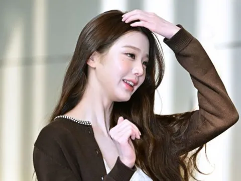 Ảnh sân bay 'gây sốt' của Jang Won Young (IVE)