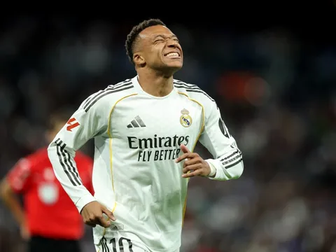 CĐV Real Madrid la ó Mbappe