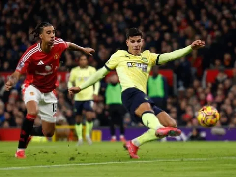'Bom tấn' 80 triệu bảng chờ nổ nếu West Ham rớt hạng