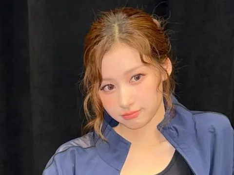 Sana (TWICE) khoe thân hình mảnh mai đầy quyến rũ