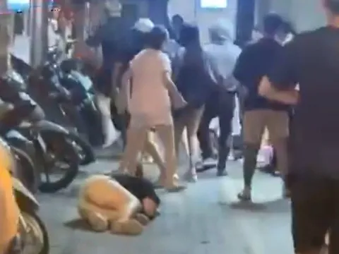 Công an Hà Nội xác minh hai nhóm thanh niên hỗn chiến trên phố Huế