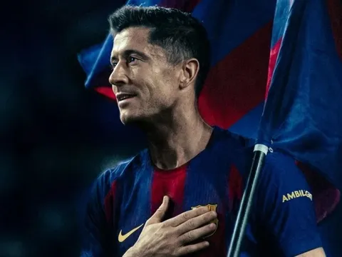 Lewandowski chia tay Barcelona