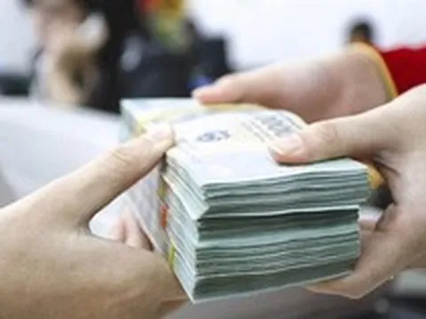 Cụ ông rút hơn 400 triệu tiền tiết kiệm sau 5 năm "quên" tất toán rồi kiện ngân hàng đòi thêm lãi