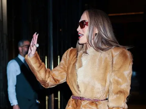 Jennifer Lopez gây tranh cãi