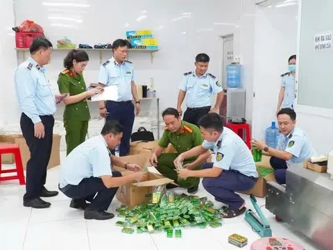 Triệt phá đường dây sản xuất hơn 27.000 chai dầu gió giả nhãn hiệu nổi tiếng