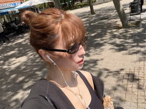 Momo (TWICE) khoe loạt ảnh ở trời Âu khiến dân mạng 'dậy sóng'