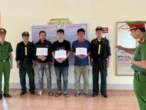 Phá đường dây làm giả giấy tờ quy mô lớn