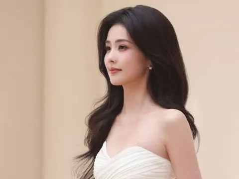 Bạch Lộc vướng nghi vấn hẹn hò với chàng trai nhỏ hơn 6 tuổi