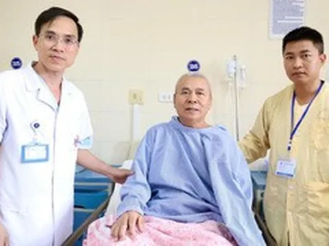 Mắc ung thư trực tràng giai đoạn 3, cụ ông 74 tuổi hồi phục kỳ diệu nhờ mổ robot
