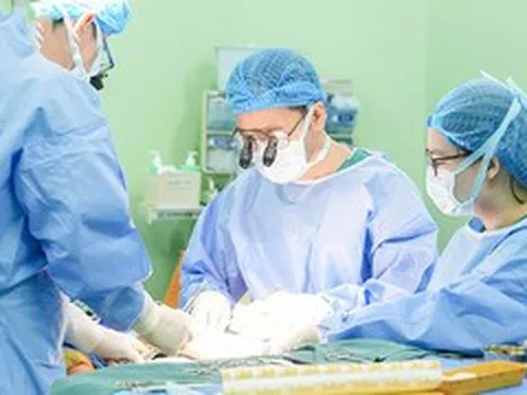 Đưa con sang Việt Nam chữa bệnh, người cha Lào nghẹn ngào viết thư cảm ơn