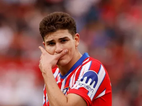 Atletico lung lay vì Alvarez