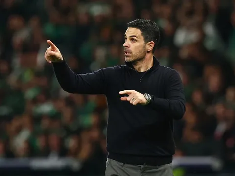 Arteta và màn ăn mừng 'khác người'