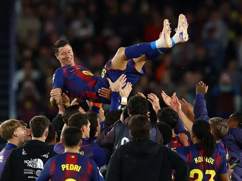 Burnley xuống hạng vẫn kiếm nhiều tiền hơn Barcelona vô địch