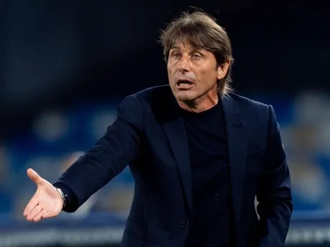 Conte từ bỏ số tiền khổng lồ để rời Napoli