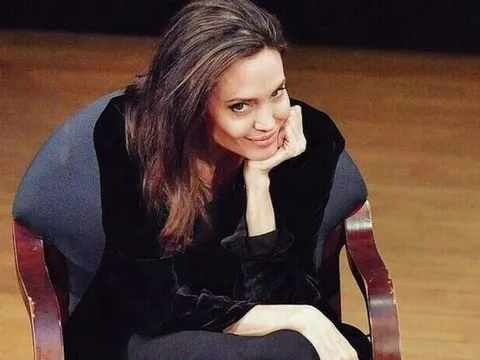Hai bức ảnh chứng minh sức hút của 'nữ minh tinh hàng đầu Hollywood' Angelina Jolie