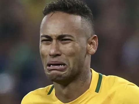 Neymar khóc nức nở