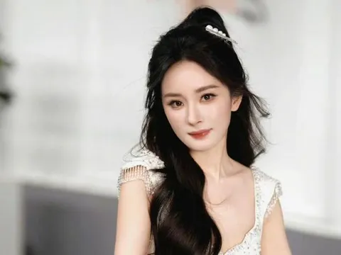 Dương Mịch tung ảnh đời thường 'hack tuổi' trẻ như gái đôi mươi