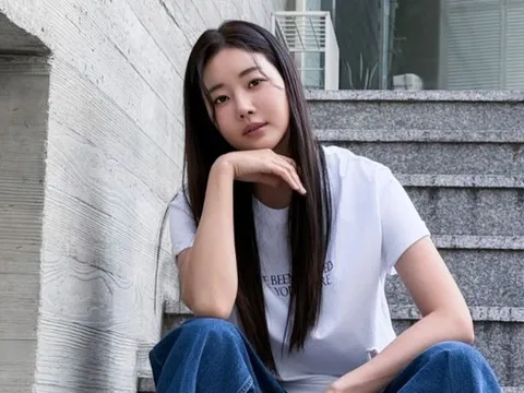 Kim Sa Rang khoe vẻ đẹp trẻ trung gây sốt cõi mạng